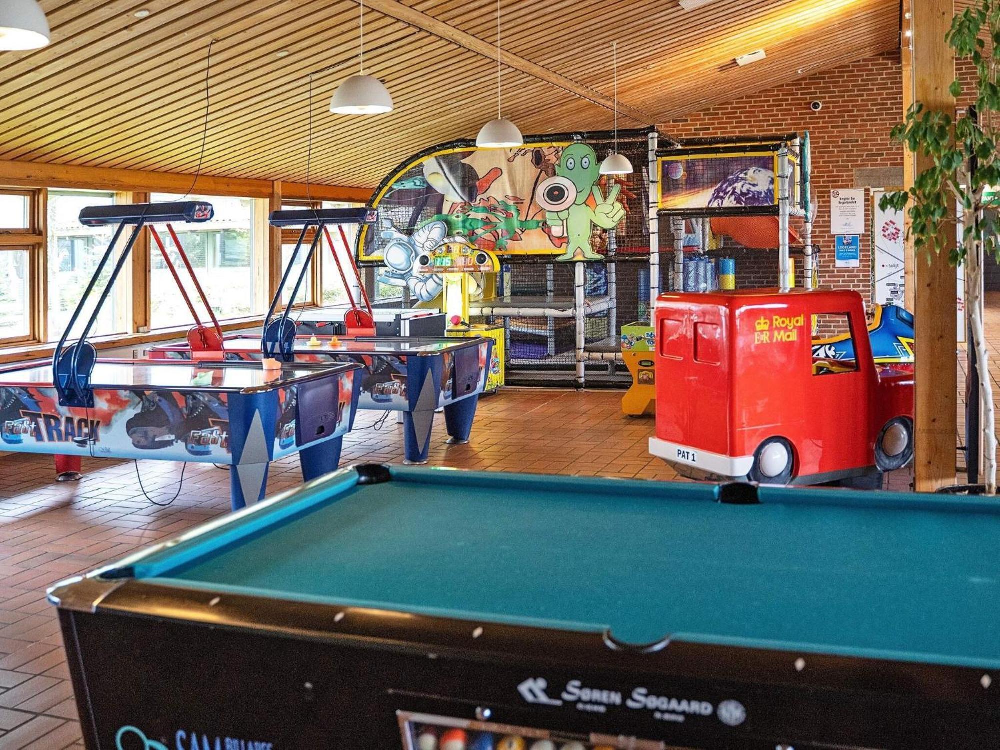 6 Person Holiday Home On A Holiday Park In ハンストホルム エクステリア 写真